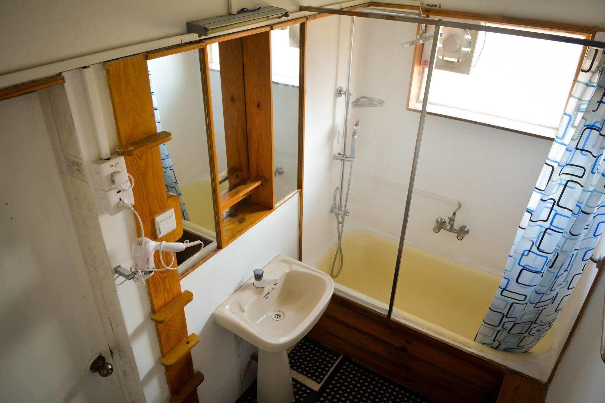 Explore Hostels Negombo Kochchikade 外观 照片