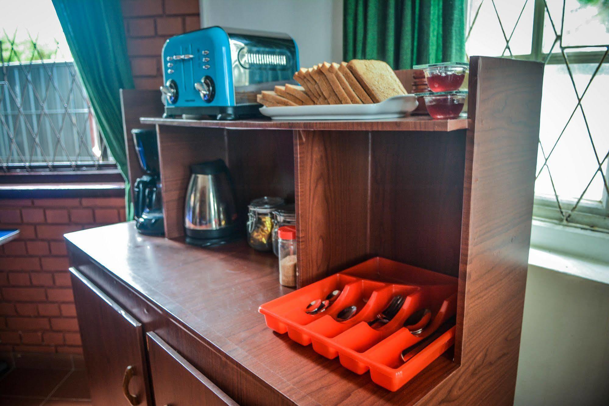 Explore Hostels Negombo Kochchikade 外观 照片